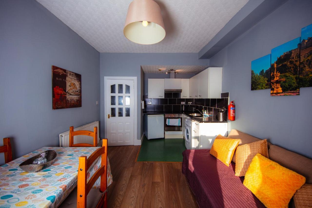 Old Town Central Apartments By The Meadows Edimburgo Esterno foto