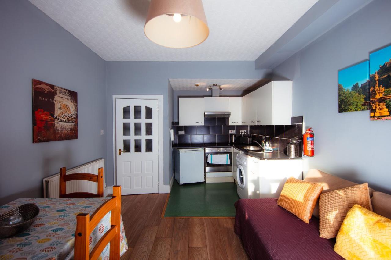 Old Town Central Apartments By The Meadows Edimburgo Esterno foto