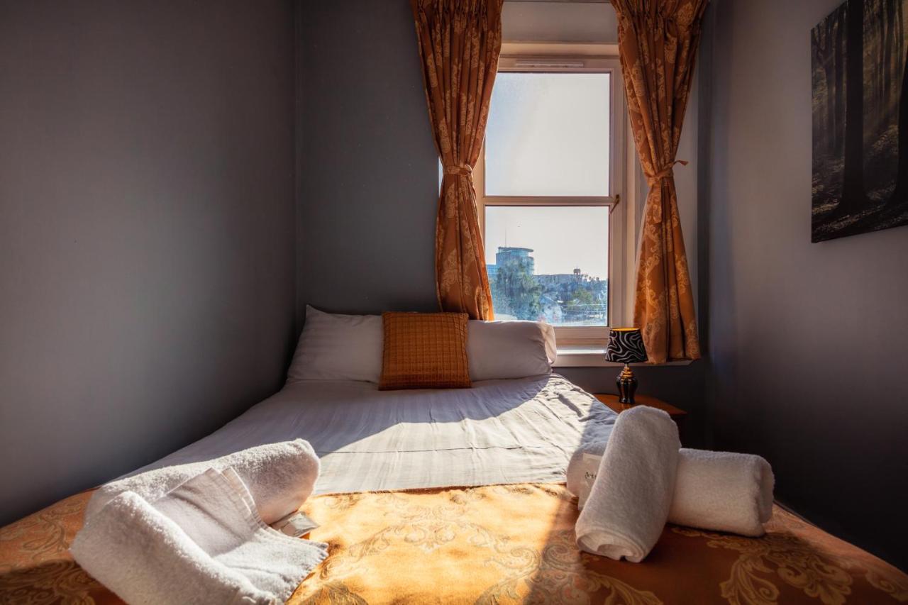 Old Town Central Apartments By The Meadows Edimburgo Esterno foto